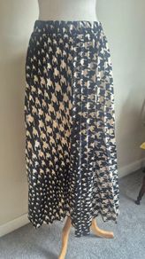 pleated skirt