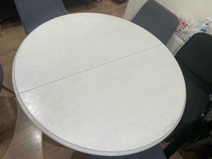 Dining  table extendable free