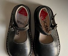 Conguitos navy leather baby / toddler shoes in size 3. New, Never worn.