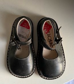 Conguitos navy leather baby / toddler shoes in size 3. New, Never worn.