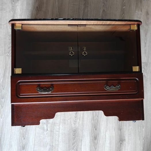 Vintage Mahogany-Style TV Stand / Media Cabinet (On Wheels)