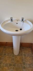 Free sink and pedestal
