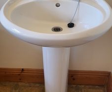 Free sink and pedestal
