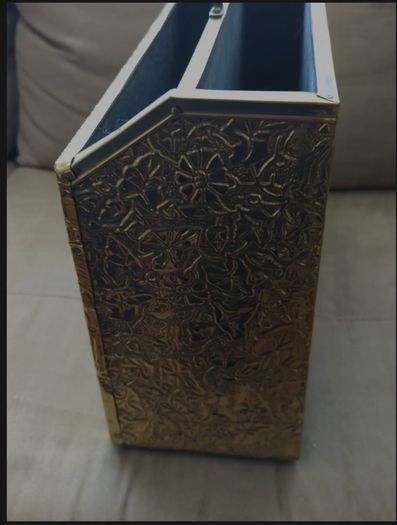 Vintage: Hammered Brass Wood Divided Magazine Rack With Mother & Children Kitchen Scene