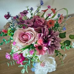 Artificial flower arrangement