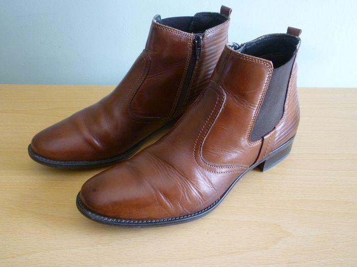 Brown Leather Chelsea Ladies Boots.  Side Zip. Colour Saddle Brown. Brand Ellen Blake.  Size Uk 6 / Eu 39.   In Very Good Condition. Quality Leather