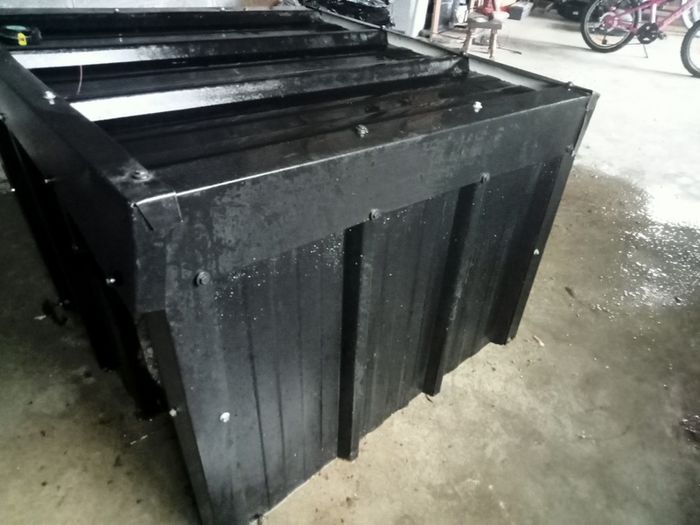 Metal Dog house insulated