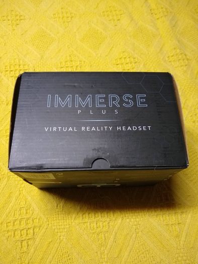 Virtual Reality Headset. Thumbs up. Immerse Plus .