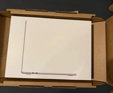 MacBook Air 15-inch M4 CHIP 2025 16/256GB (IRISH STOCK )10-Core CPU/10-Core GPU Brand New Sealed 1 year Apple Warranty RECEIPT.