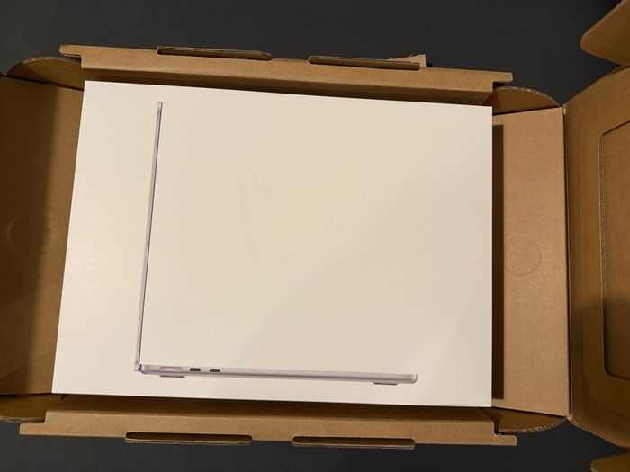 MacBook Air 15-inch M4 CHIP 2025 16/256GB (IRISH STOCK )10-Core CPU/10-Core GPU Brand New Sealed 1 year Apple Warranty RECEIPT.
