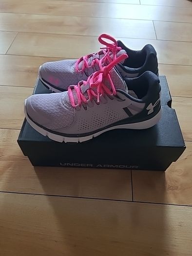 Ladies Under Armour Trainers Size 3.5 NEW in box