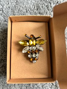Bee brooch