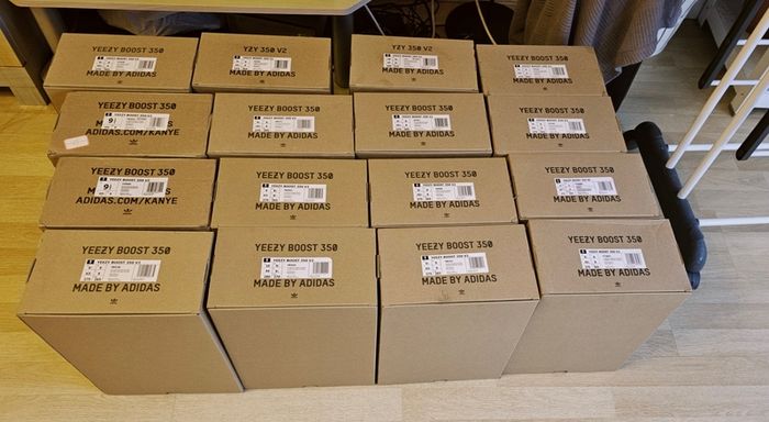 Authentic Brand New Yeezy 350 Light UK9