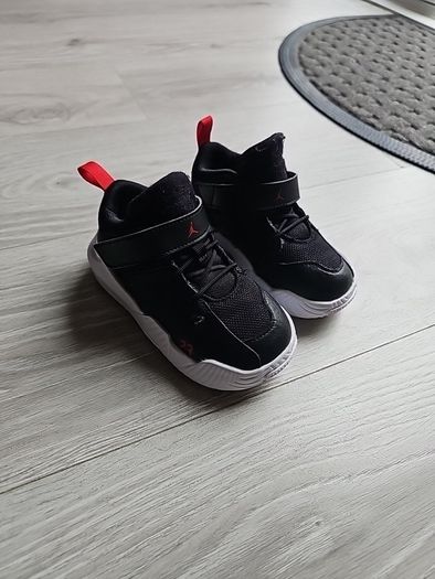 Infant boys Jordan trainers
