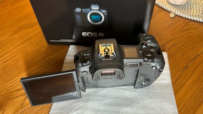 Canon EOS R Full-Frame Body. Faulty Spares or Repair. Boxed Excellent Cosmetic Condition