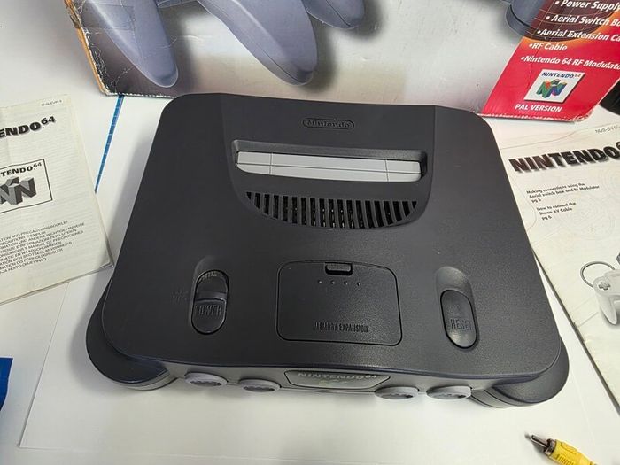 Nintendo 64 Boxed Console + Game