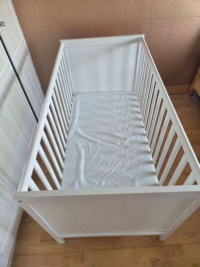 White cot