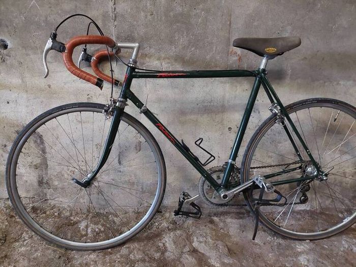 Classic road bike medium