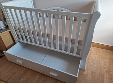 Baby cot bed