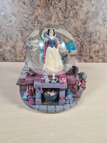 Disney Musical Snow Globe Snow White And The Seven Dwarves  Damaged