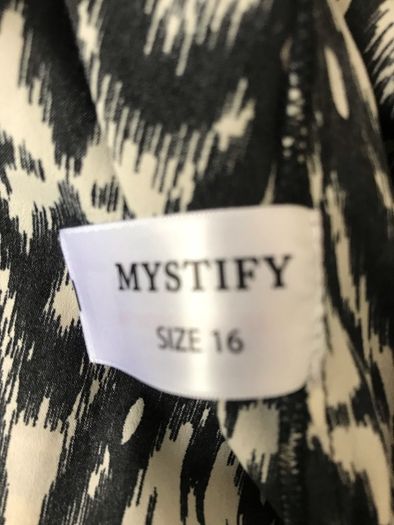 Mystify black & white print top size 16