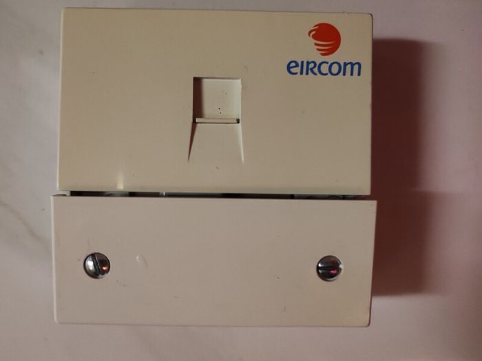 Telephone jack