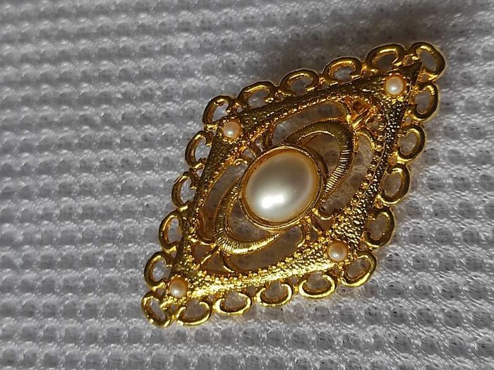 brooch
