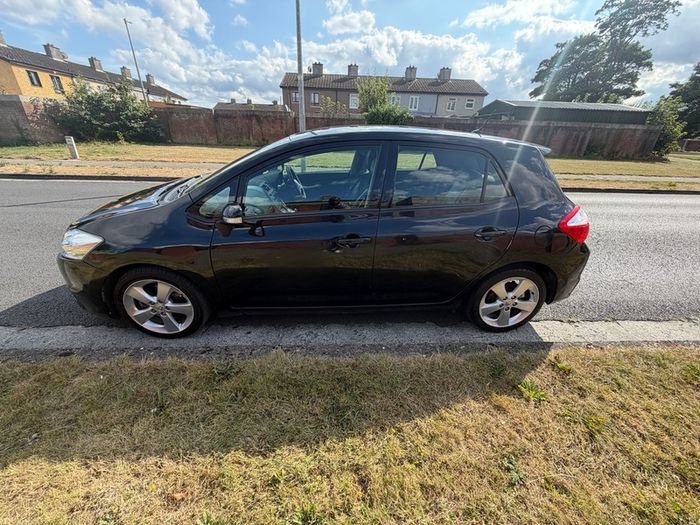 2011 Toyota Auris