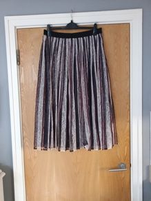 M&S Autograph  Skirt.   S.16.  New- No Tag.