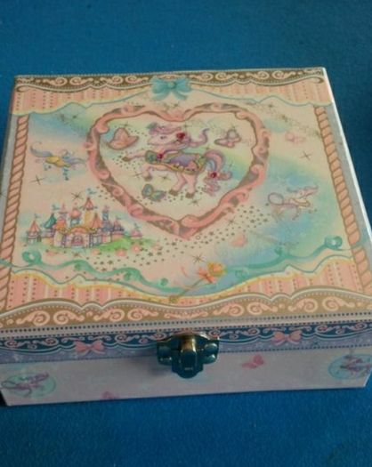 Little Girl's Jewellery Box & Jewellery