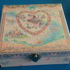 Little Girl's Jewellery Box & Jewellery
