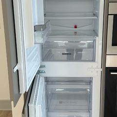 Whirlpool Built-In Fridge Freezer Brand-new