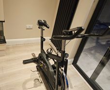 Hit Fitness G6 Indoor Cycling Bike. Perfect Condition (Barely Used)