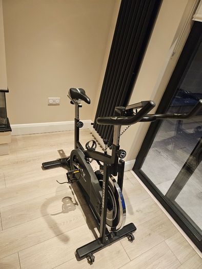 Hit Fitness G6 Indoor Cycling Bike. Perfect Condition (Barely Used)
