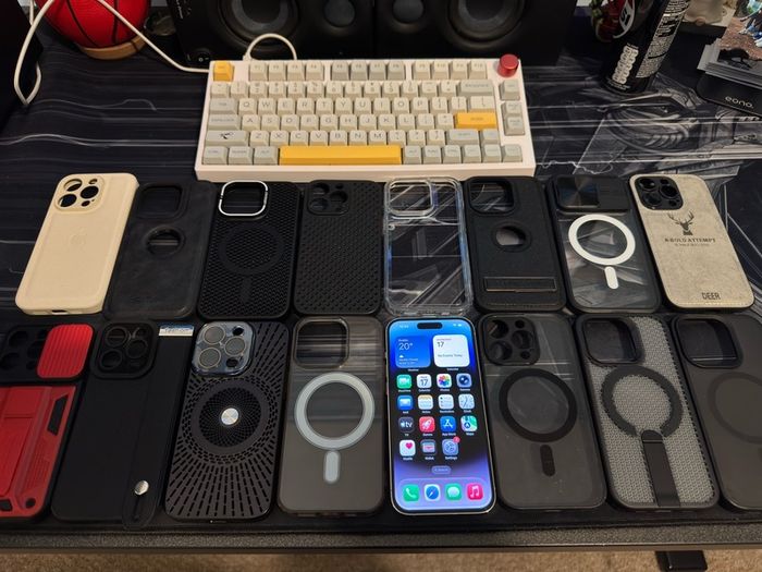 Mint iPhone 14 Pro and over 30 cases