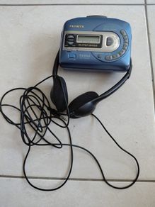 Vintage Aiwa walkman portable radio/cassette player works