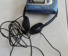 Vintage Aiwa walkman portable radio/cassette player works