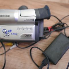 Samsung VP-W80U Camcorder Video Camera HI8 8mm Video8 Analogue - TESTED works well (battery to be replaced)