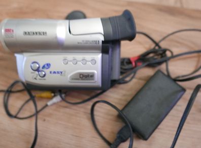 Samsung VP-W80U Camcorder Video Camera HI8 8mm Video8 Analogue - TESTED works well (battery to be replaced)