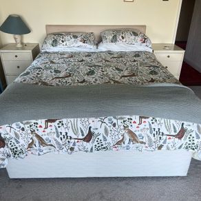 kingsize bed