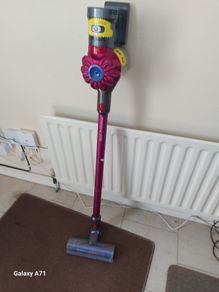 Dyson V7 Motorhead in excellent condition
