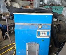 Automatic calf/lamb feeder