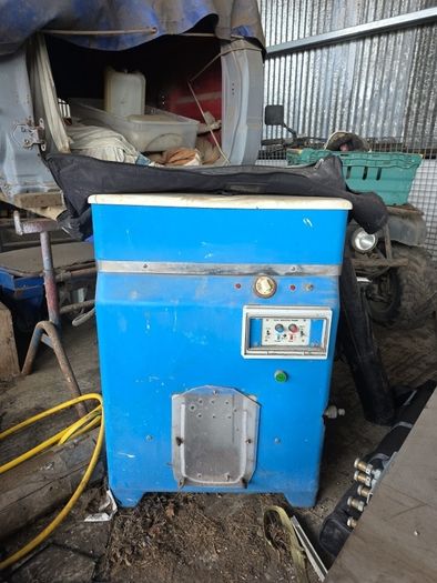 Automatic calf/lamb feeder
