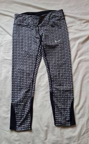 Nike 3/4 racer crop just do it tights Size small black/white In excellent condition