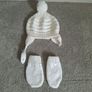 Hand knitted Hat & Mittens 0-6 Months Image 2