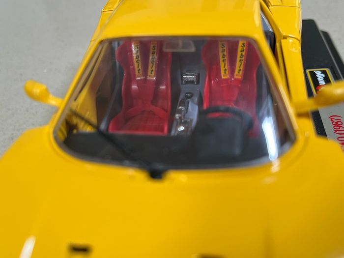 Ferrari F40 1/24 Burago