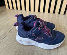 Girls size 10 S Light Sketchers