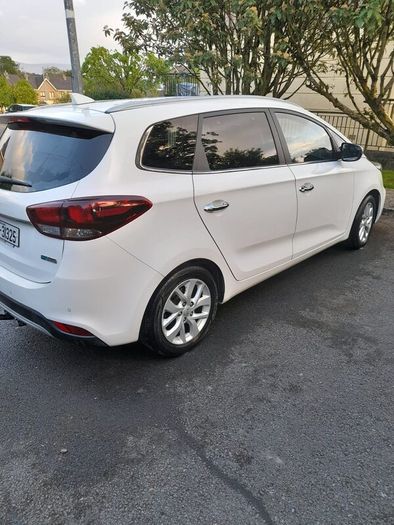 Kia Carents
