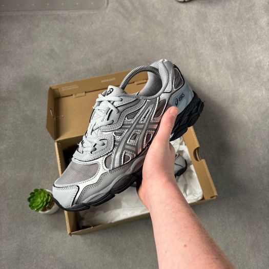 Grey and black ASICS Gel-NYC - Size UK 7 / EU 41
