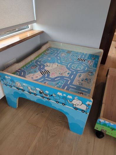 Kids play table